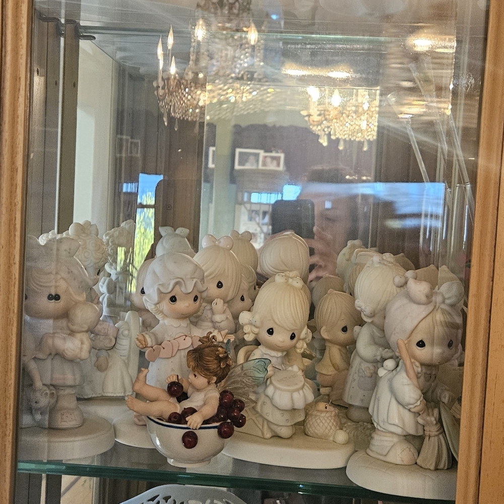 Precious Moments Porcelain Figurine Collection - Cream & Pastel - Picture 5 of 5